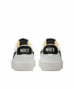 WMNS Nike Blazer Low '77 - White/Black 9 WMNS Nike Blazer Low '77 - White/Black