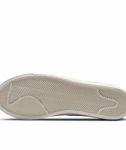 WMNS Nike Blazer Low '77 - White/Black 11 WMNS Nike Blazer Low '77 - White/Black