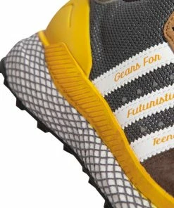 Adidas Questar HM - Cardboard/Cloud White/Grey Four