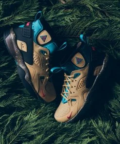 Nike ACG Air Mowabb - Twine/Fusion Red/Club Gold