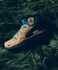 Nike ACG Air Mowabb - Twine/Fusion Red/Club Gold