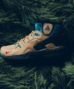 Nike ACG Air Mowabb - Twine/Fusion Red/Club Gold