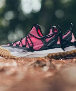 Nike ACG Mountain Fly Low - Light Mulberry/Flash Crimson