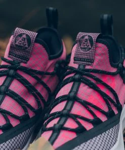 Nike ACG Mountain Fly Low - Light Mulberry/Flash Crimson