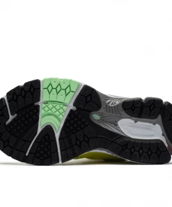 New Balance M2002RLC - Sulphur Yellow 9 New Balance M2002RLC - Sulphur Yellow