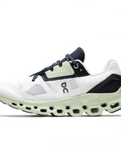 Latest On Cloudstratus - White/Black