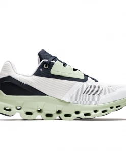 Latest On Cloudstratus - White/Black